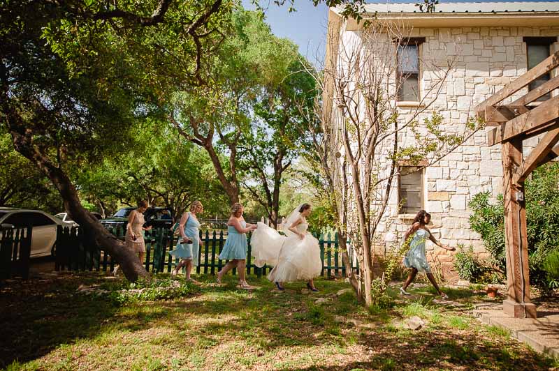 Bridal party arrive at Twelve Oaks Hill Country Inn