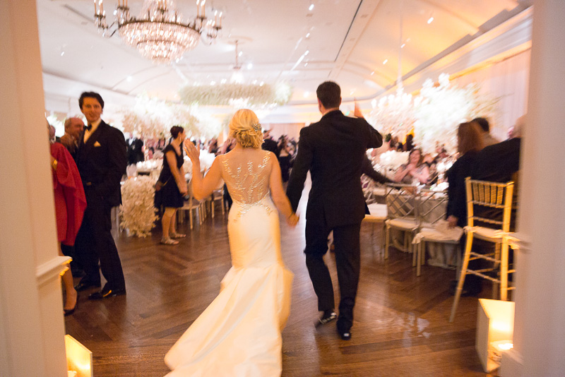 Bride and groom enter River Oaks Country Club, Houston, Texas