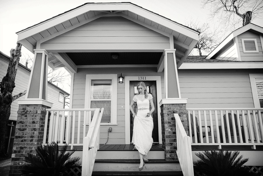 Bride leaving her hourse