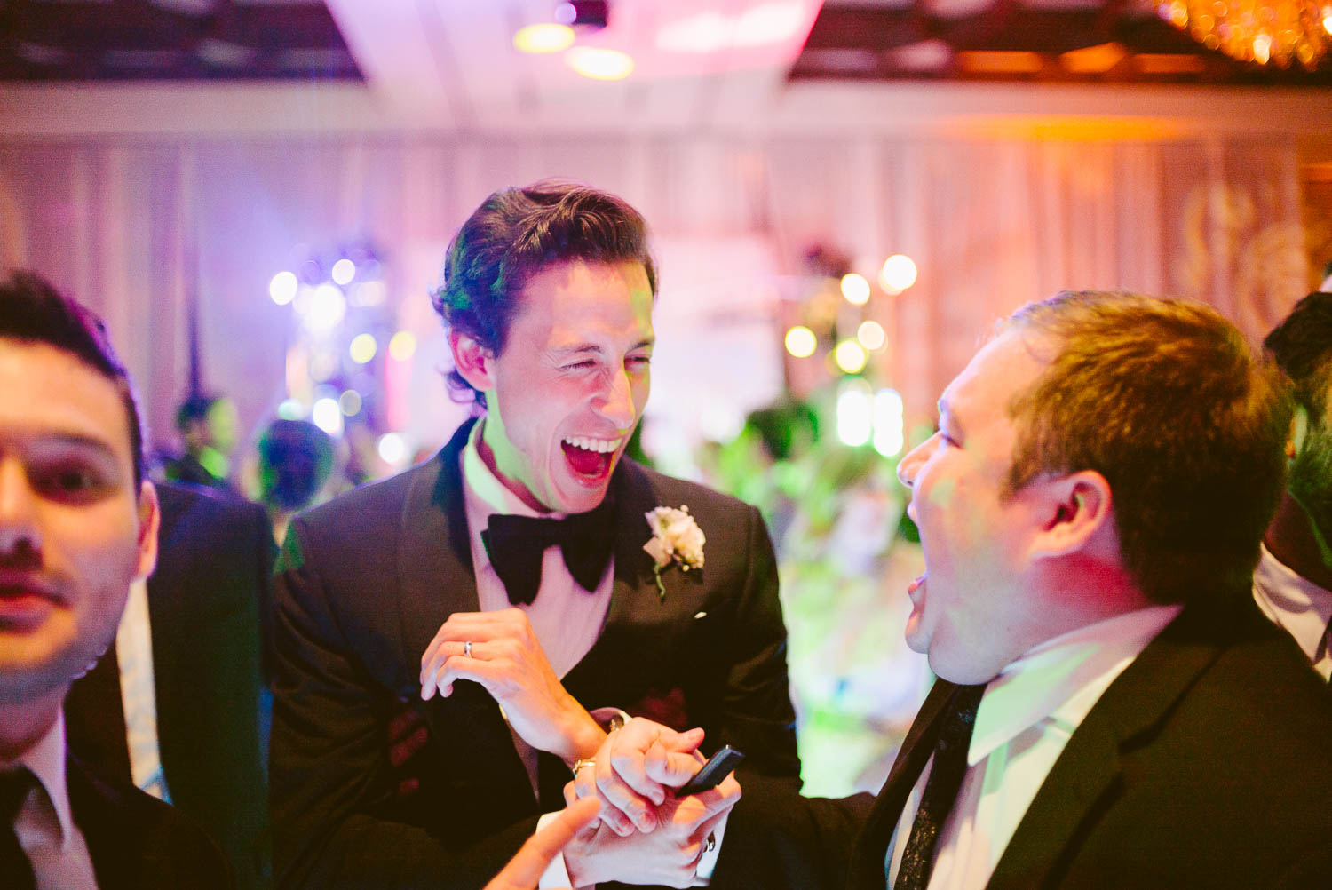 Grooms bursts out laughing and joking with wedding guest at la-cantera-resort-wedding-photographer-philip-thomas-090