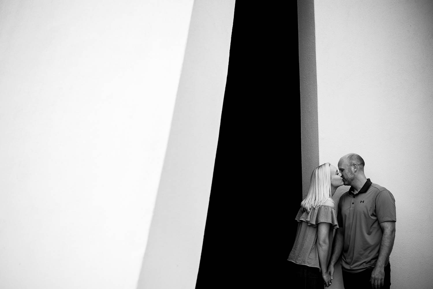 Chapel of St Basil at St. Thomas University downtown-houston-skyline-engagement-leica-wedding-photographer-philip-thomas