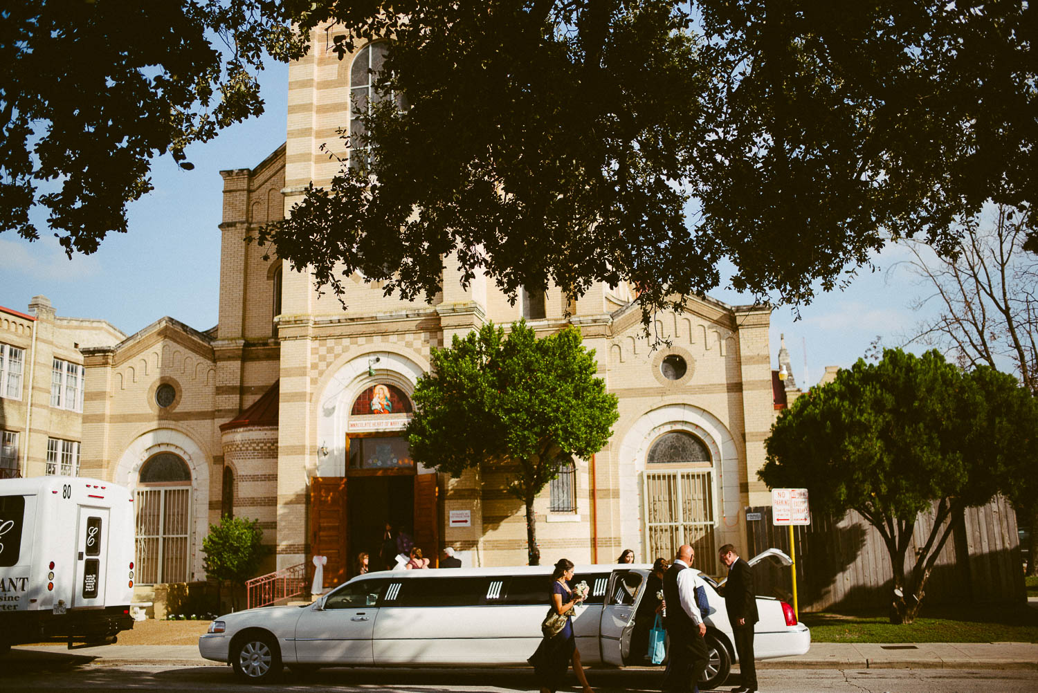 Wedding limo arrives at immaculate-heart-of-mary-church-philip-thomas-photography