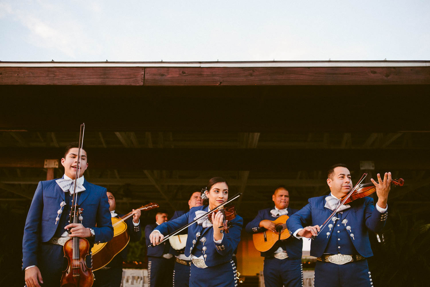 Mariachi's play welcome music at wedding reception granberry-hills-weddings-philip-thomas-photography