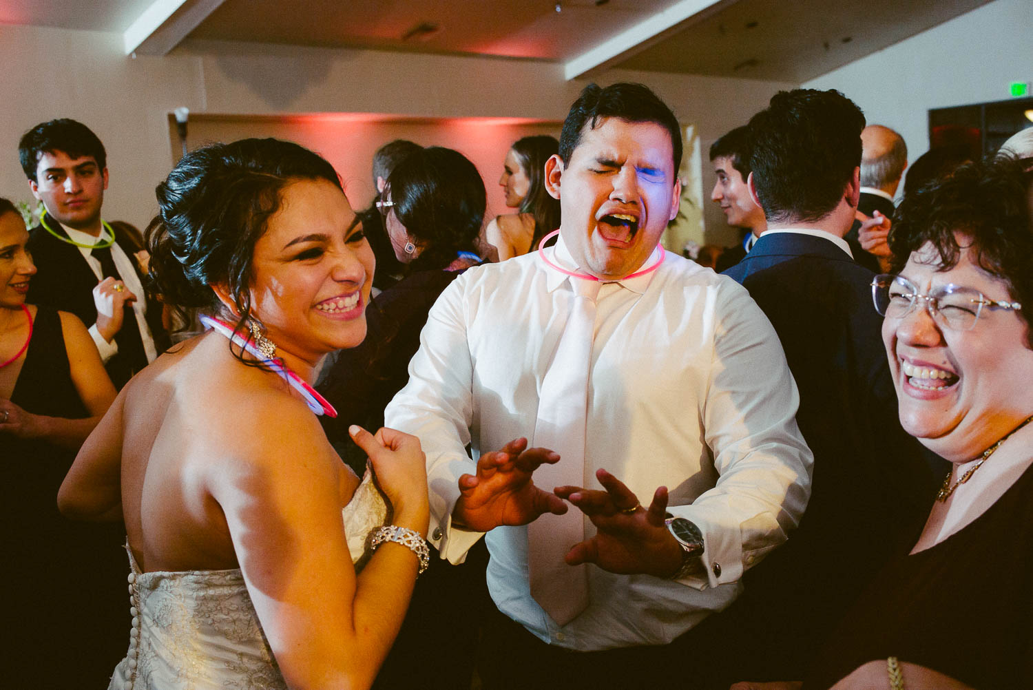 Couple sing along wedding reception at Granberry Hills Wedding, Philip Thomas Photography