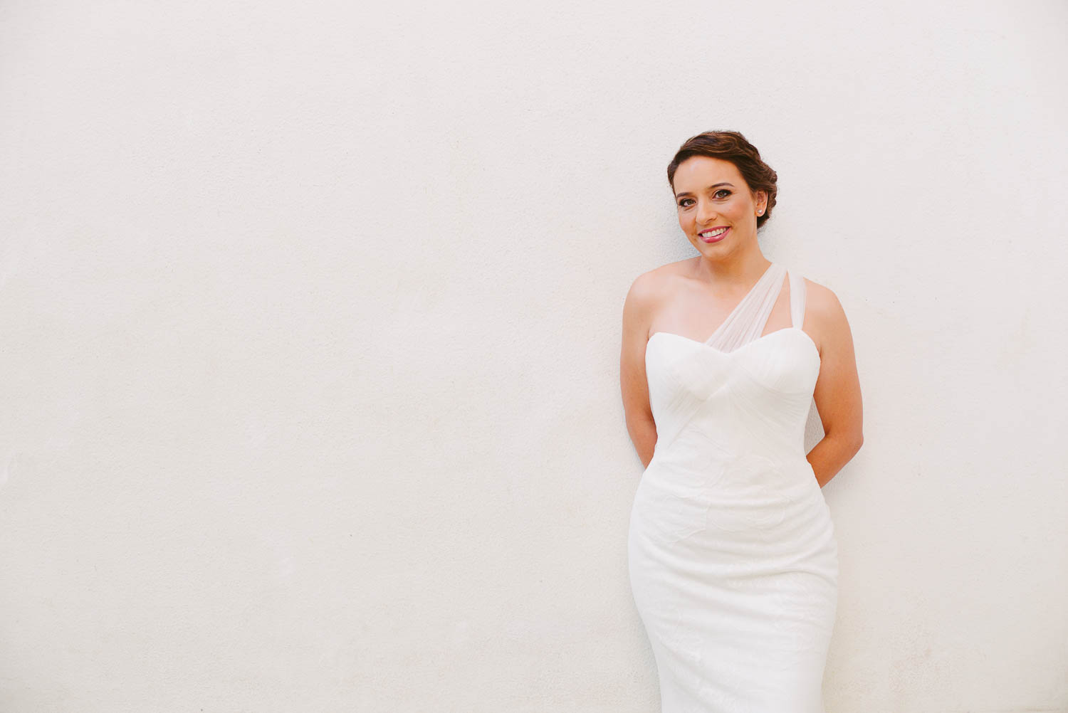 A beautiful bride against the white walls of la-cantera-resort-wedding-philip-thomas-photography-006