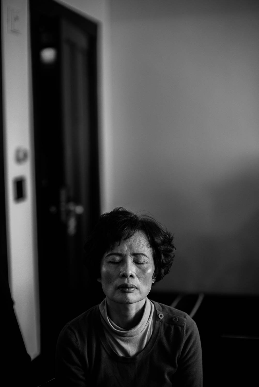 Portrait study unposed of brides mother from Taiwan photographed at Hotel Havana Wedding getting ready wedding - Leica photographer-Philip Thomas Photography