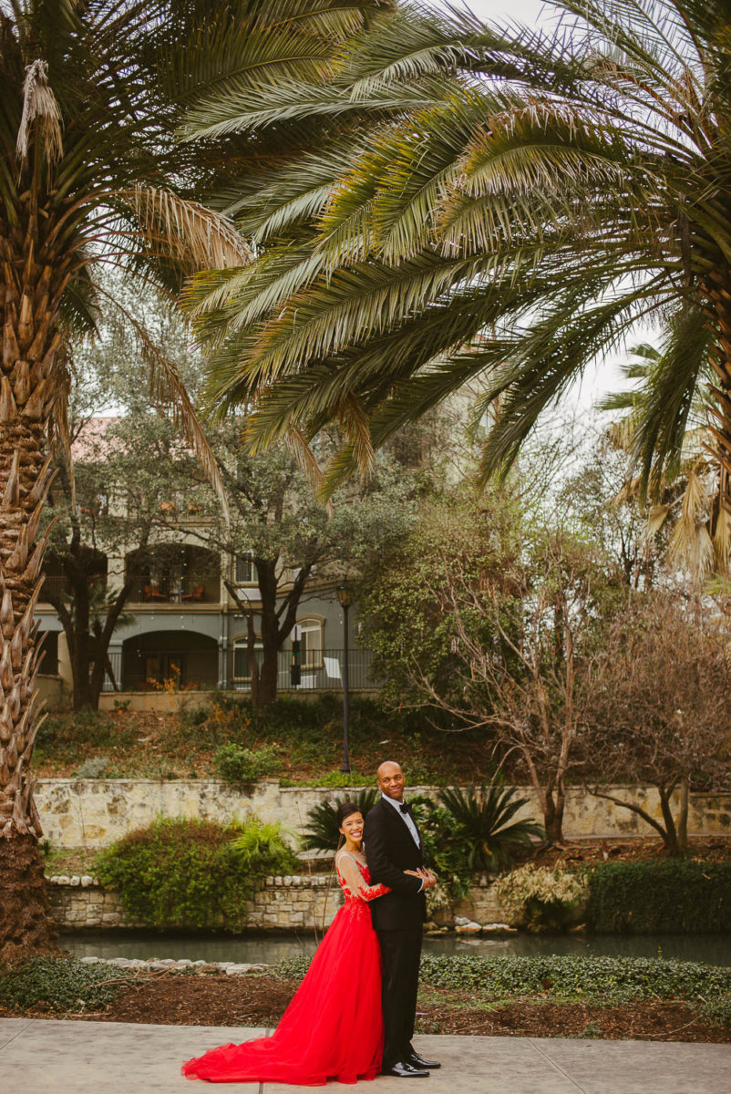 Couple pose by San Antonio riverwalk Hotel Havana -Leica photographer-Philip Thomas Photography