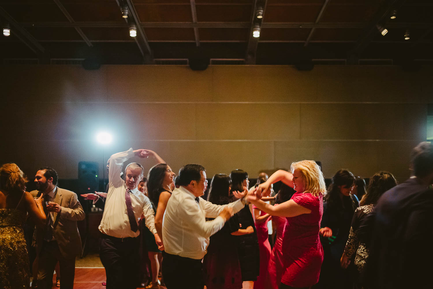 Friends and family dancing at La Orilla Del Rio Ballroom-Leica photographer-Philip Thomas Photography