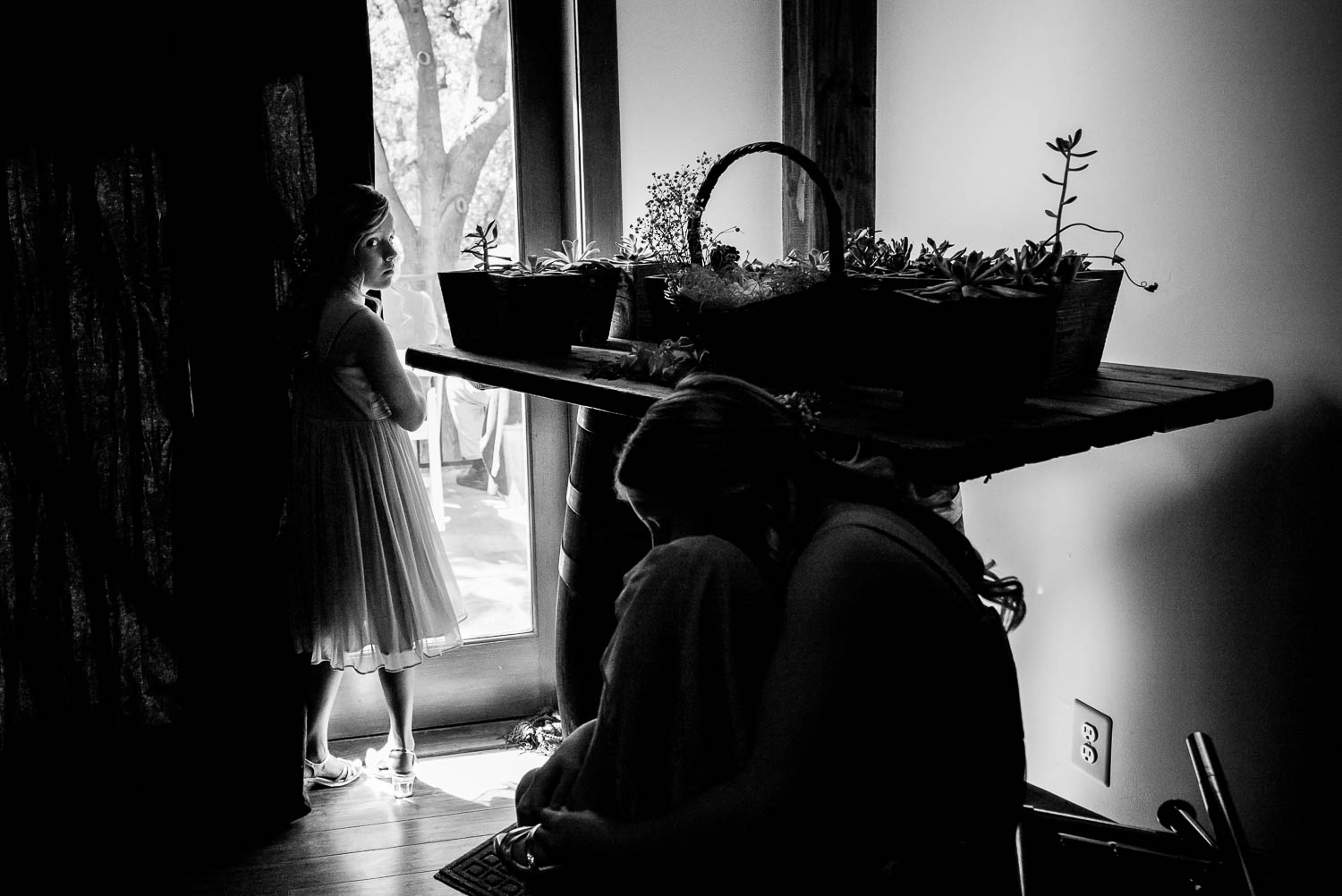 Flowergirl looks over shoulder 1909 Topanga California Wedding-Leica-Philip Thomas