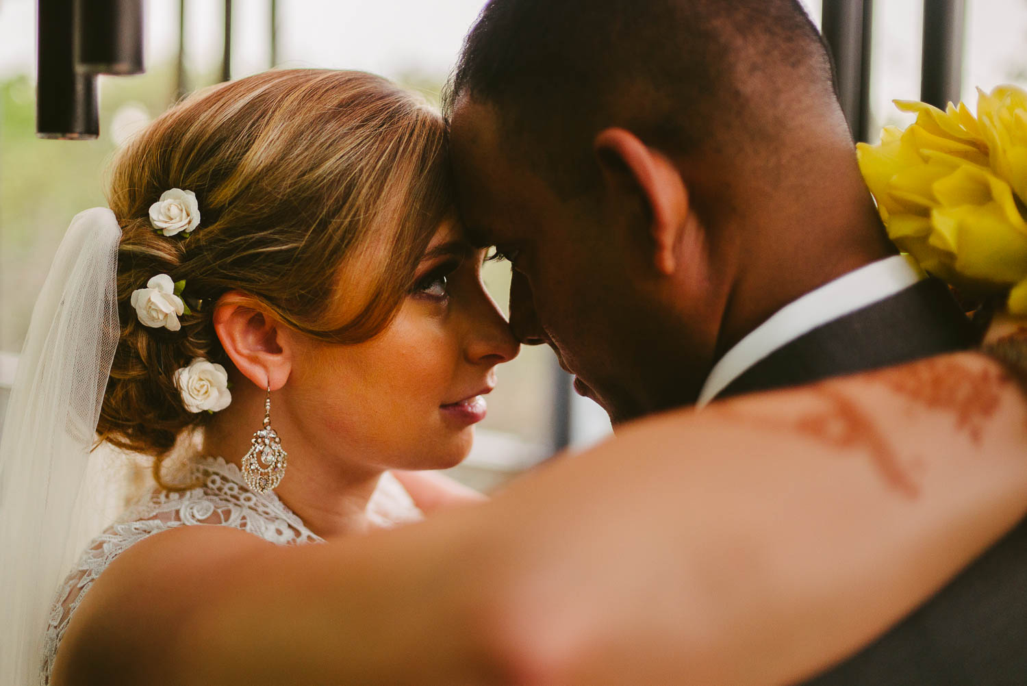 Couple closeup during sunset at The-Witte_Museum-Leica-wedding-photographer-Philip Thomas Photography