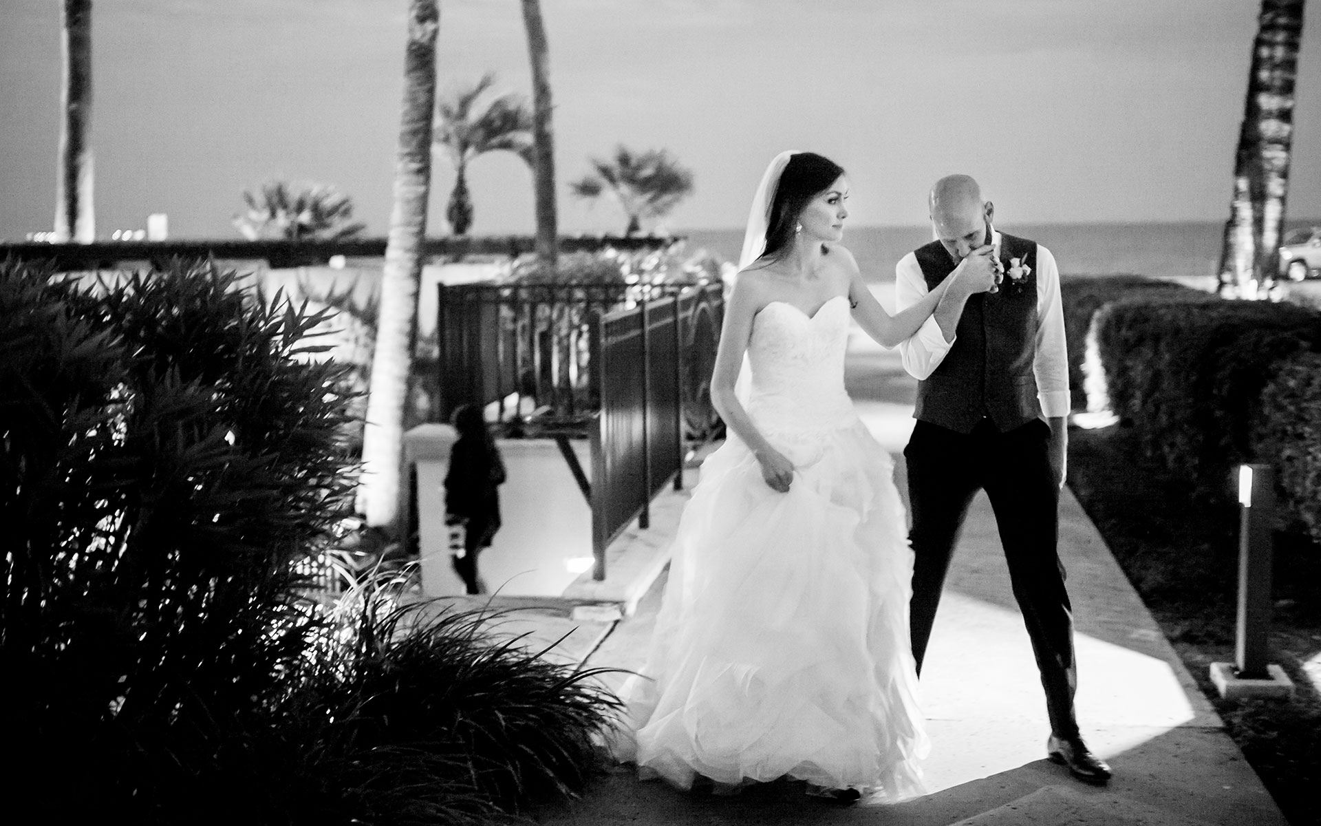 Just married couple at Hotel Galvez, Galveston, Texas captured by Philip Thomas with a Leica M240