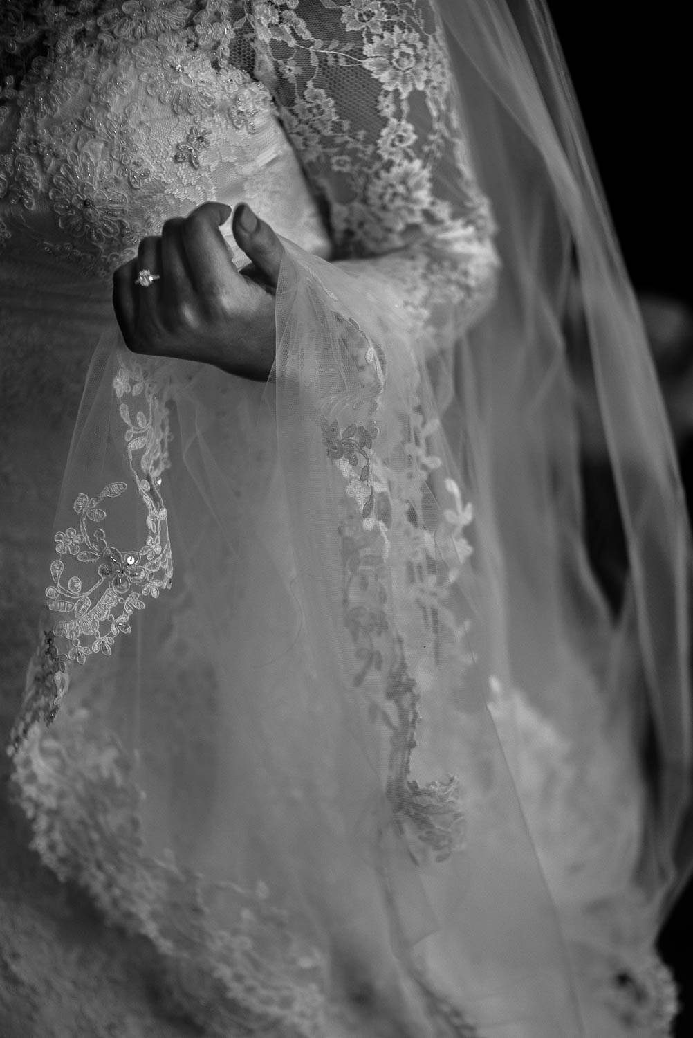 Bride holds her veil at Za Za gardens-Leica photographer-Philip Thomas Photography