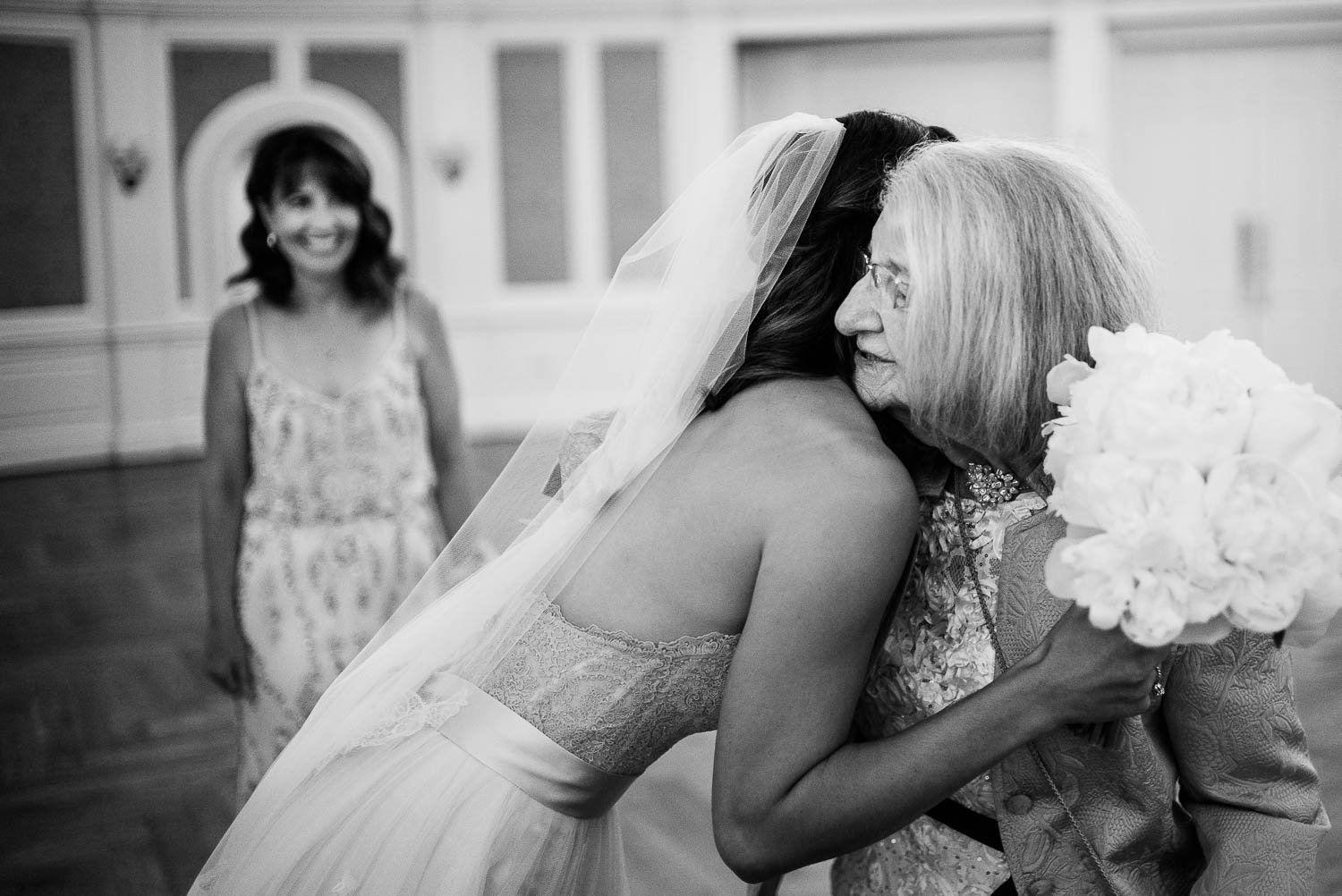 Grandmother hugs bride at River Oaks Country Club-Leica photographer-Philip Thomas Photography