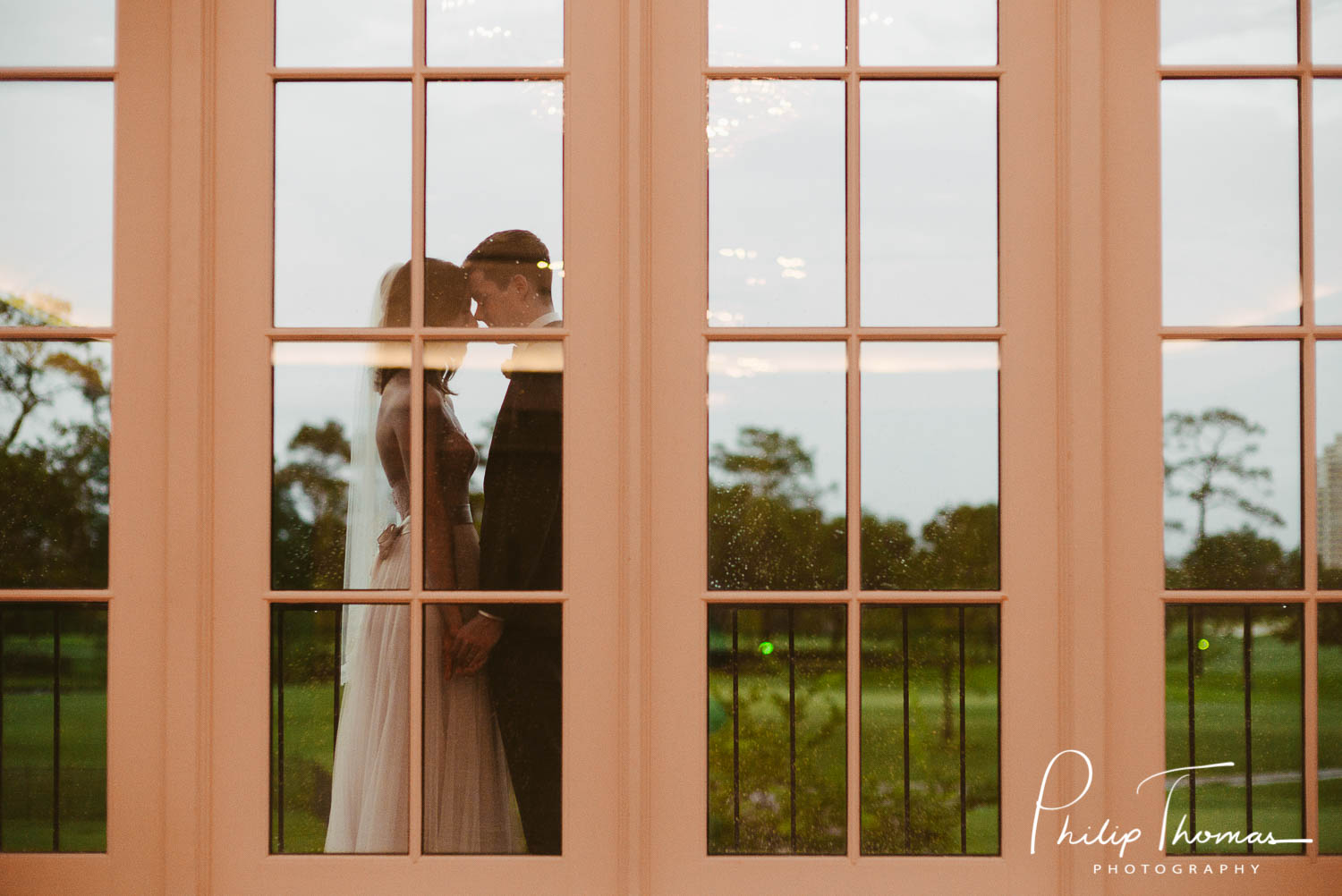 Couple heads together on patio at Houston's River Oaks Country Club-Leica photographer-Philip Thomas Photography