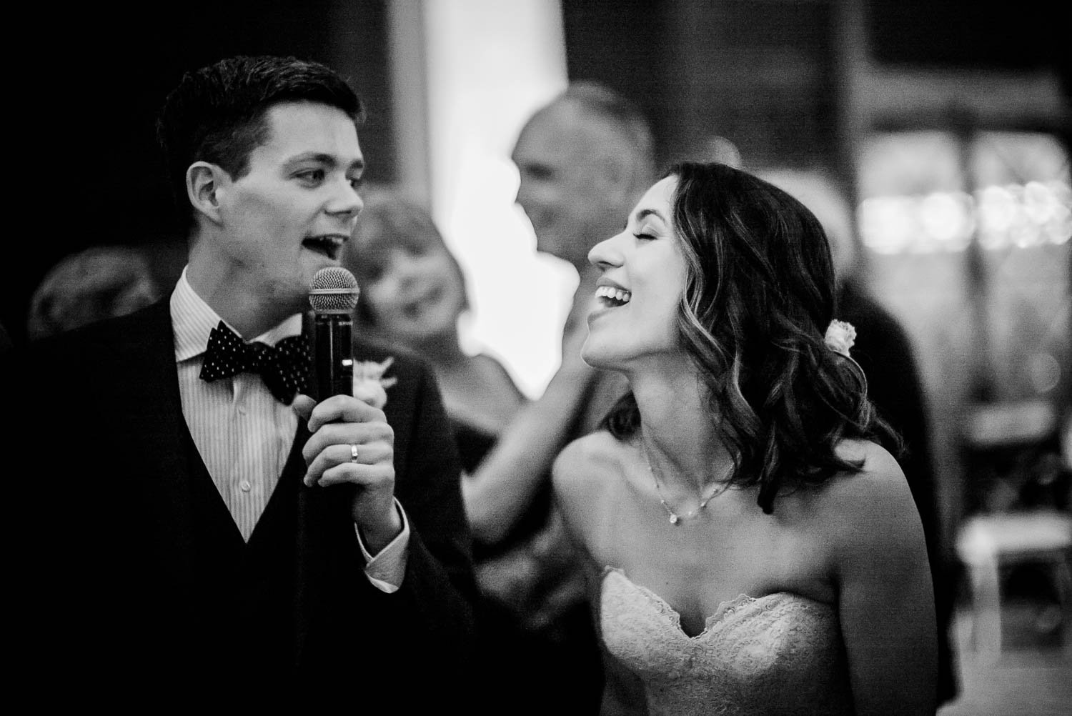 Groom sings to his bride wedding reception River Oaks Country Club-Leica photographer-Philip Thomas Photography