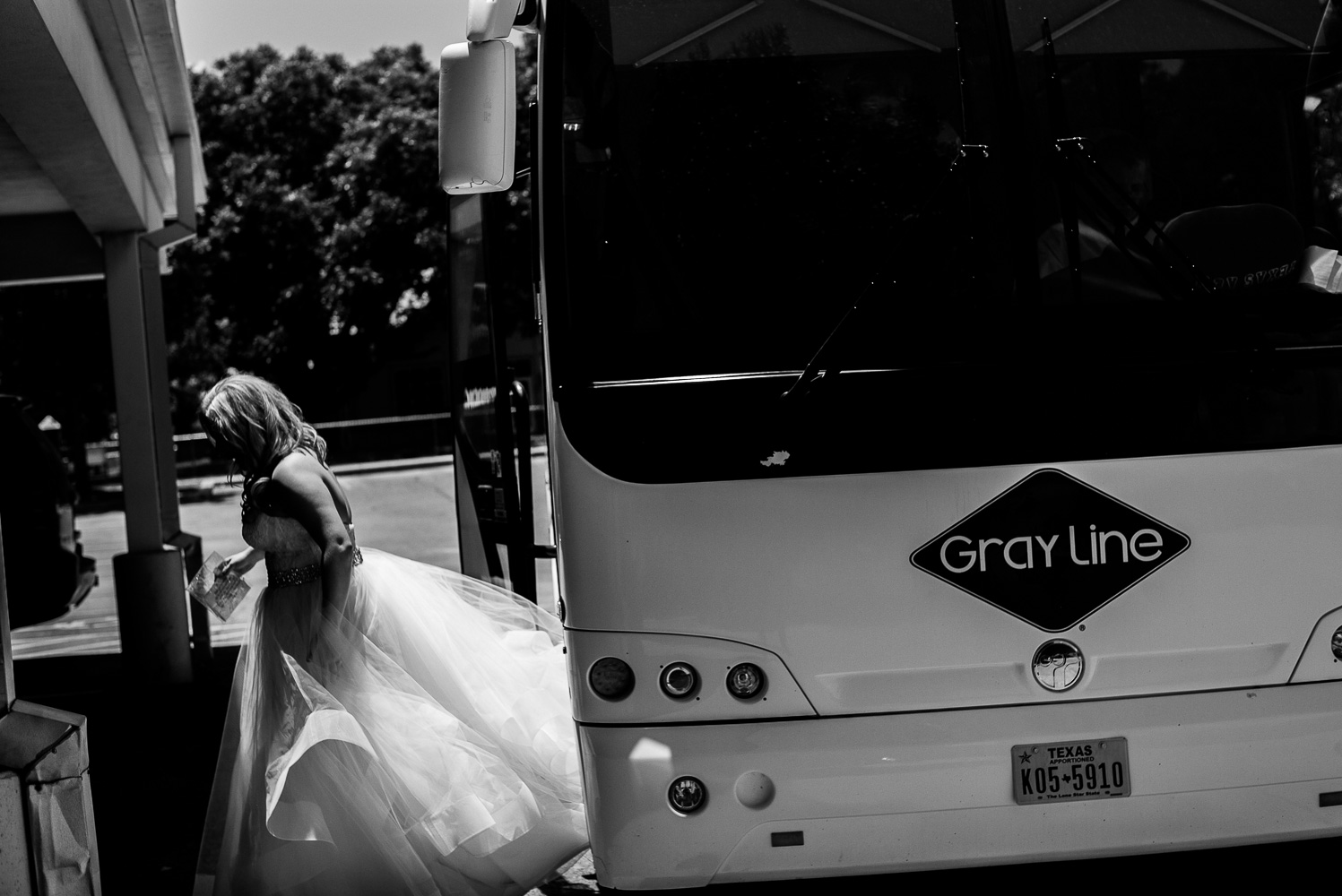 Bride arrives at Chandelier of Gruene-12