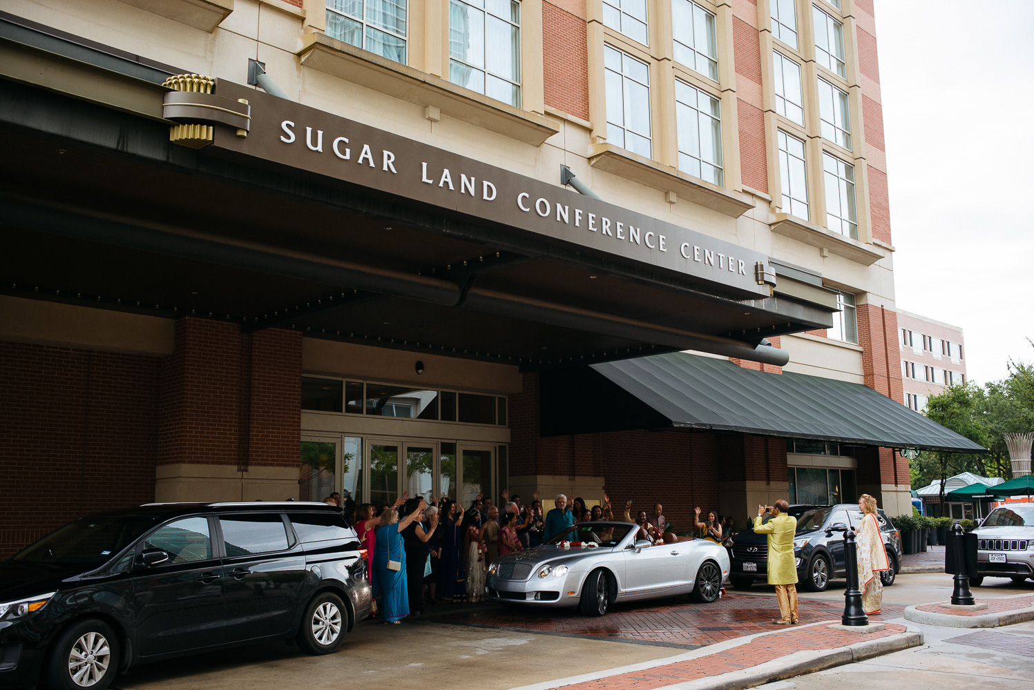 Wide shot as car departs with wedding couple at Marriott hotel in Sugar Land Hindu Jewish fusion wedding Sugar Land Marriott Hotel Texas-054