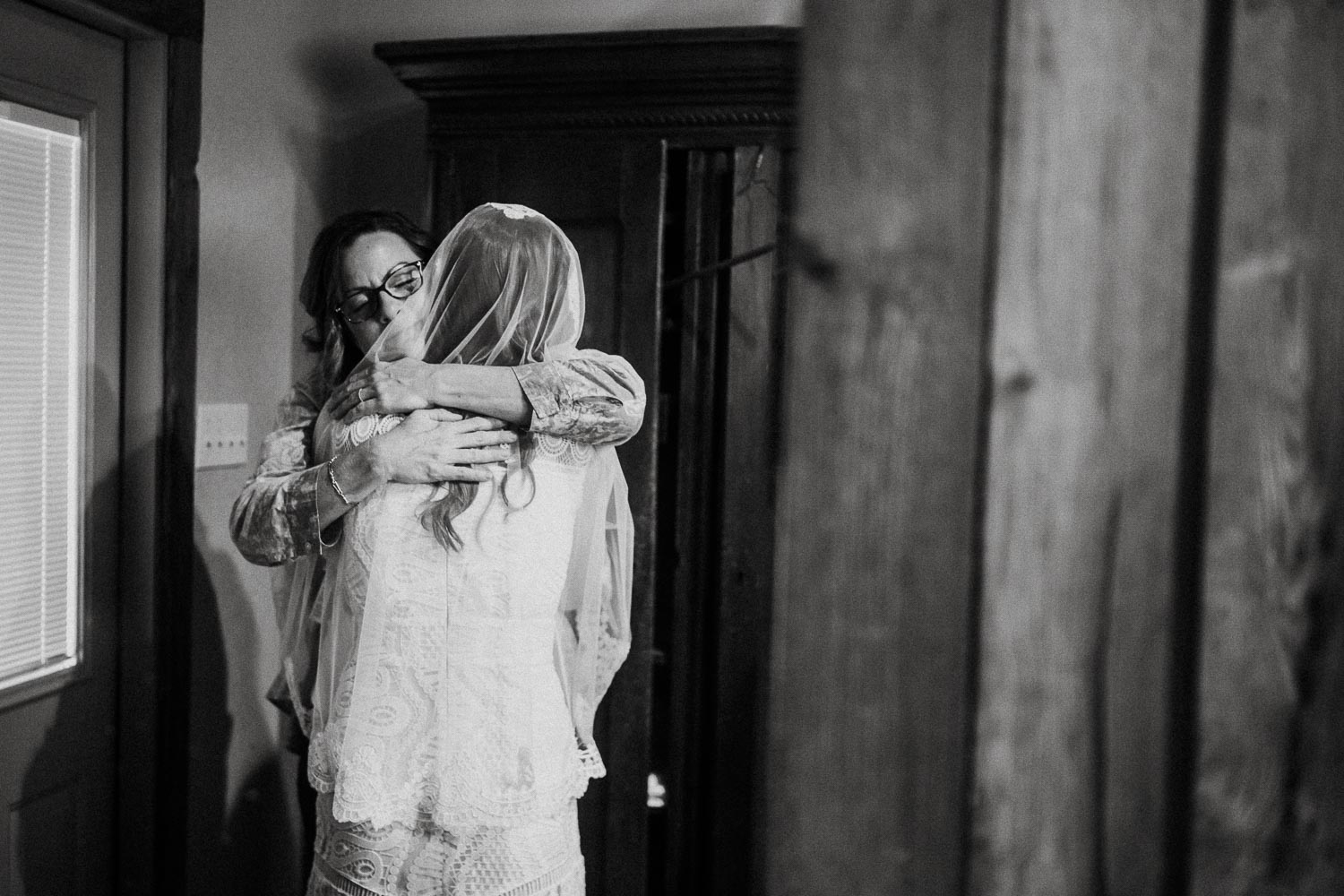 Texas Hill Country Ranch Wedding - Bri + Joe - American girls meets a Brit-Wedding photographer-Philip Thomas-019