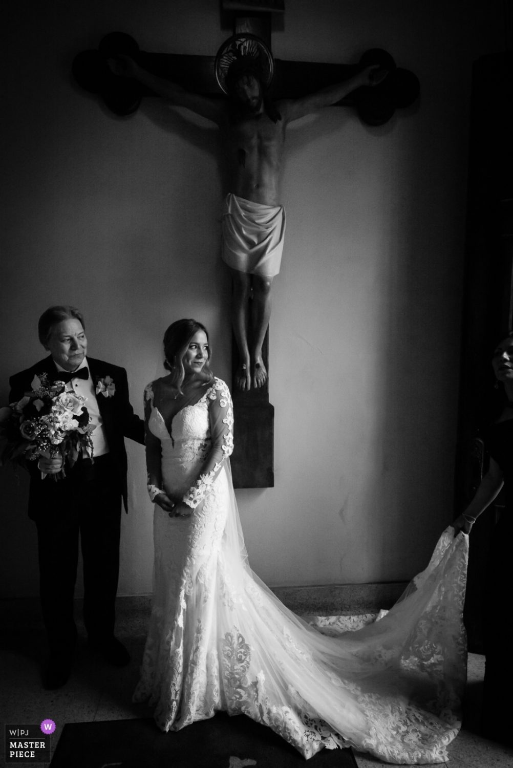 WPJA award winning image 2019 shows father and bride looking back in San Fernando Cathedral moments before walking down the ailse