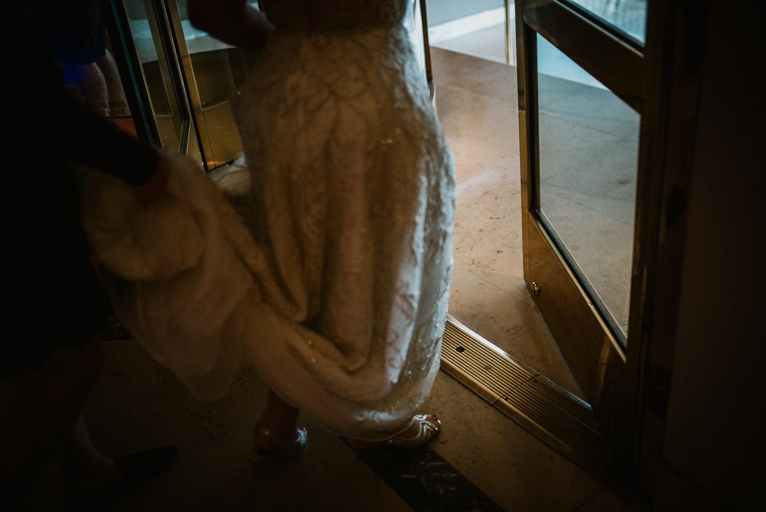 Bride readies at Hotel Zaza mcgovern centennial gardens - Andrea+Alex-L1002209-Philip Thomas Photography
