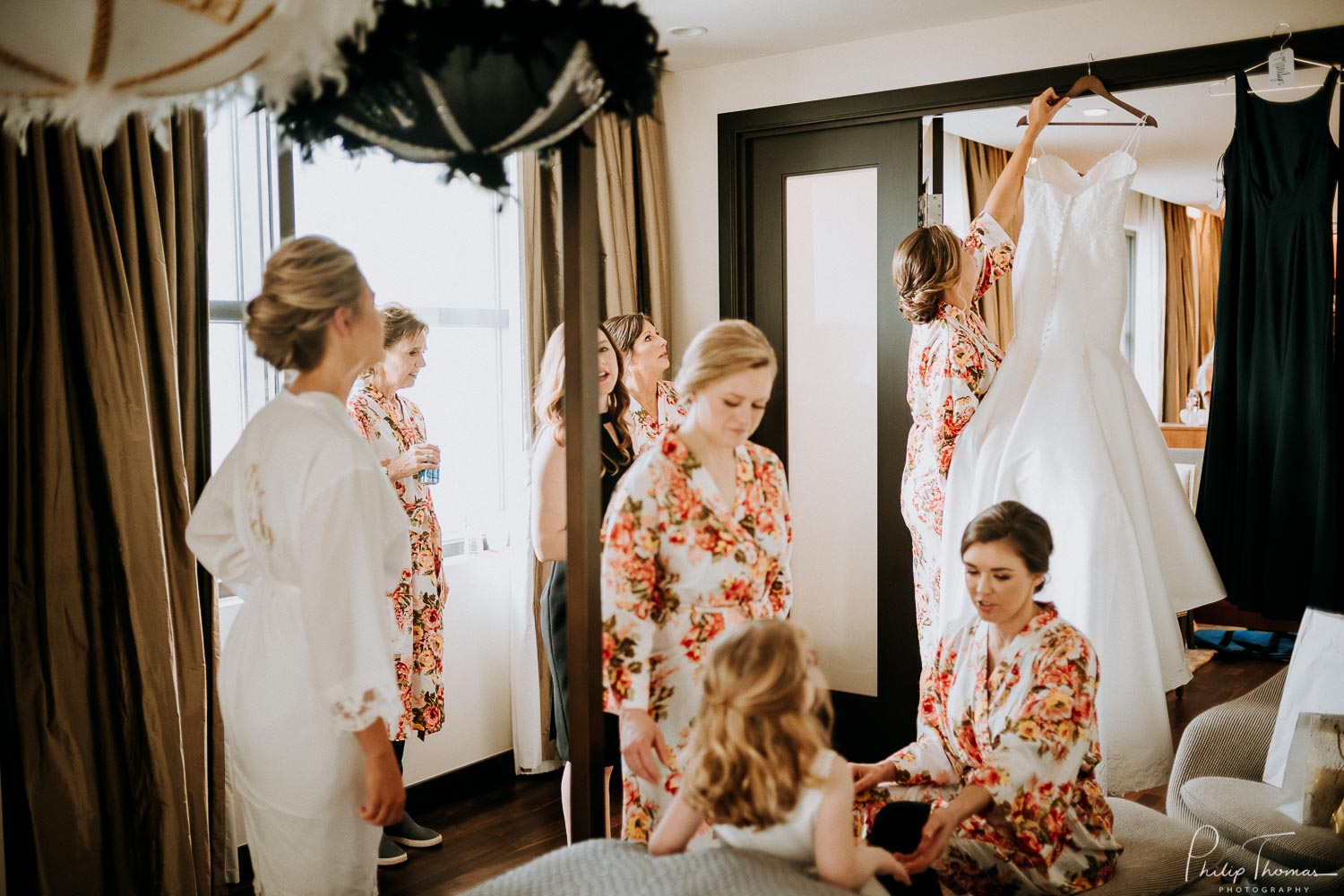 12-The JW Marriott Downtown Houston bride and groom get ready -Philip Thomas Photography