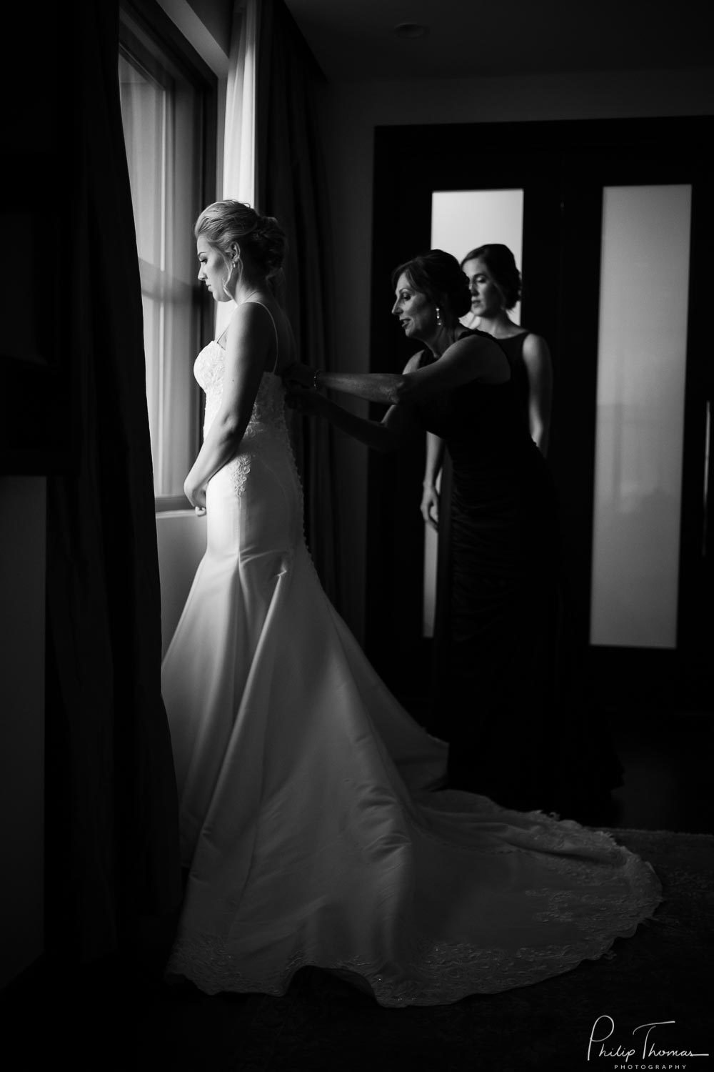 20-The JW Marriott Downtown Houston bride and groom get ready -Philip Thomas Photography