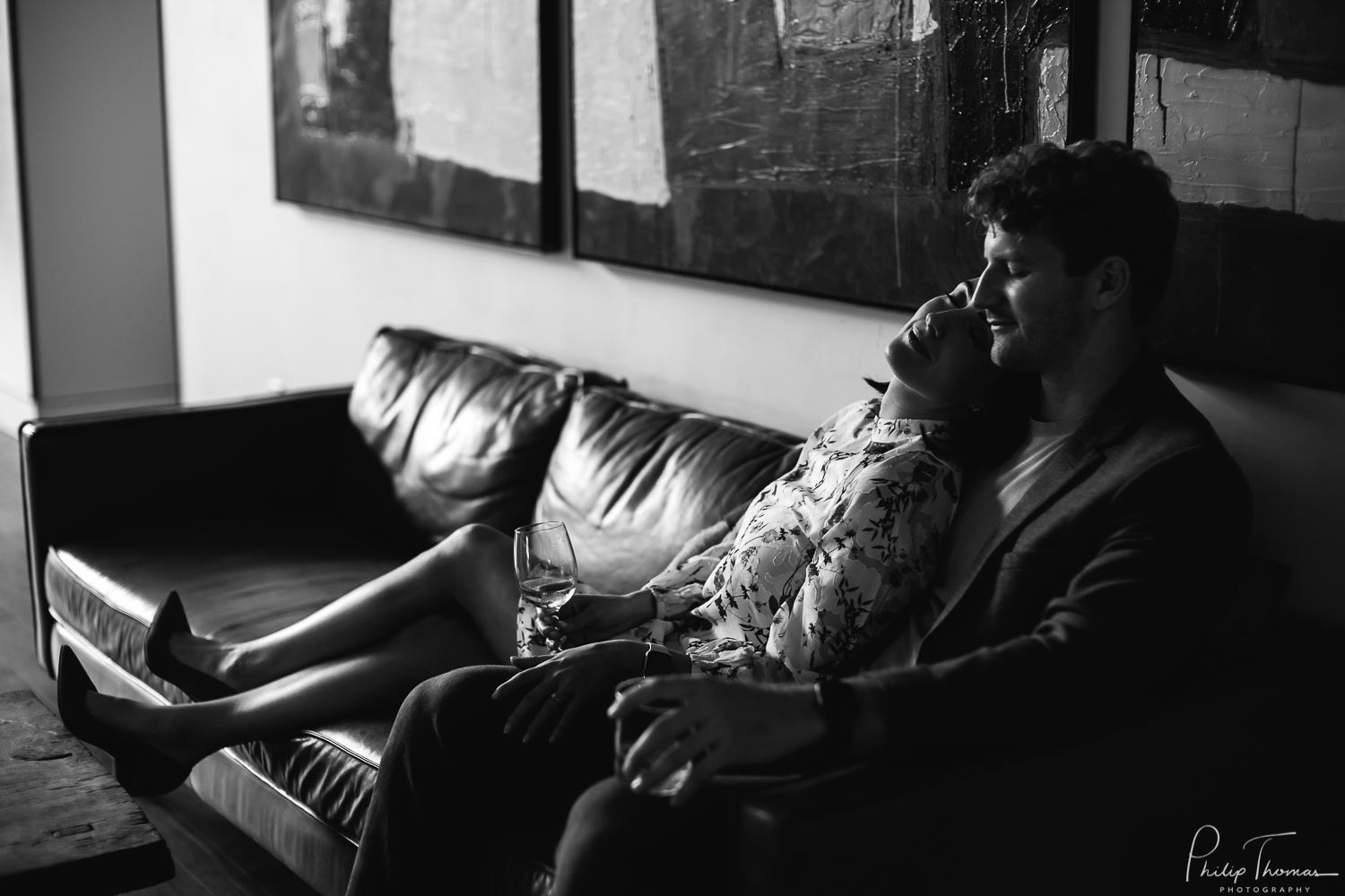 Couple relax on a sofa at South Congress Hotel-Leica photographer-Philip Thomas Photography