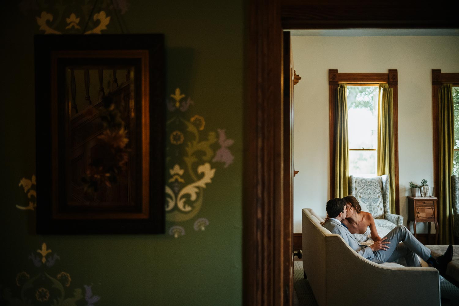 Couples private moment Barr-Mansion-Wedding-in-Austin-Texas-Girls-getting-ready-with-Hannah-Leica-wedding-documentary-photographer-Philip-Thomas-Photography