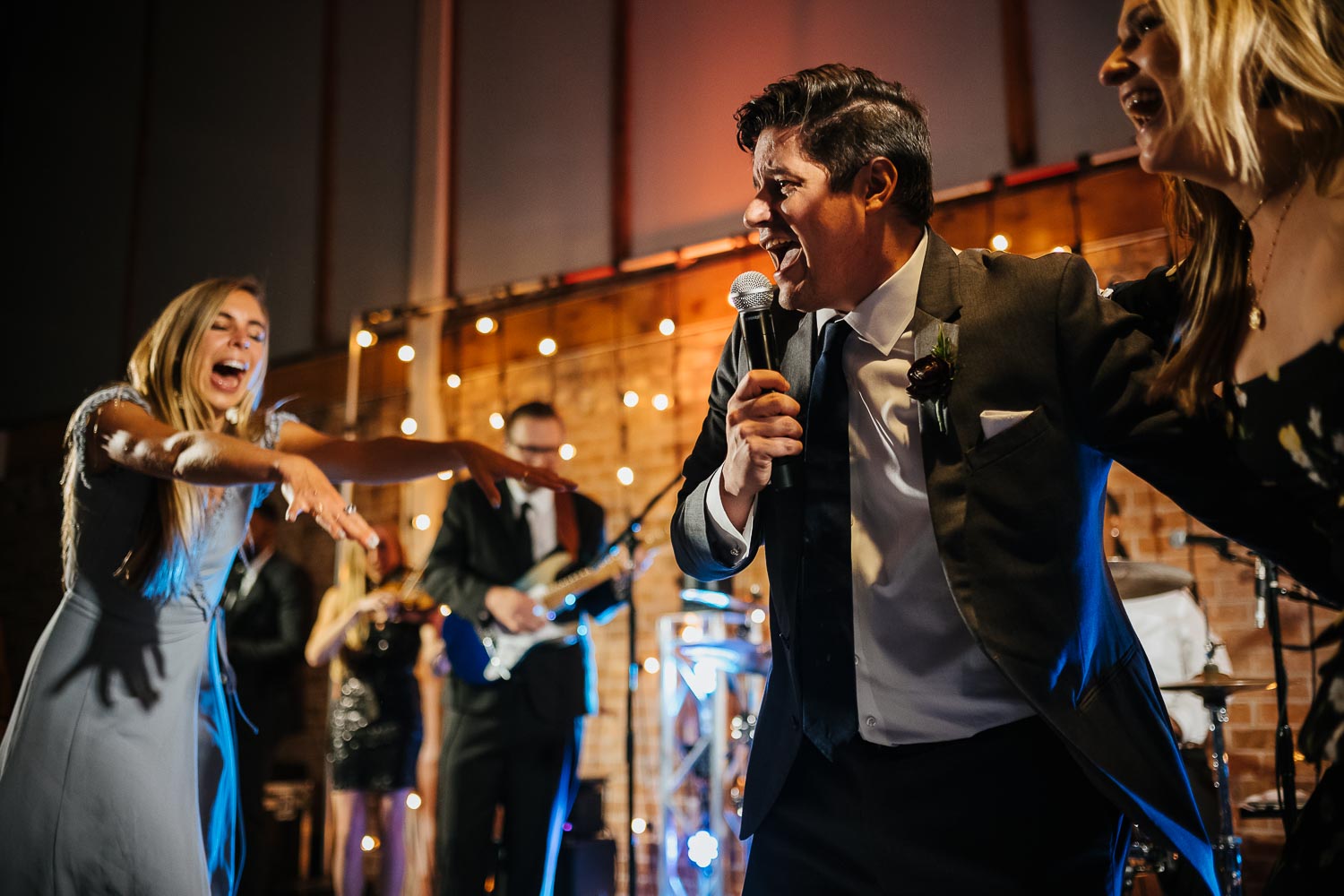 Best man sings on stage at Barr Mansion, Texas