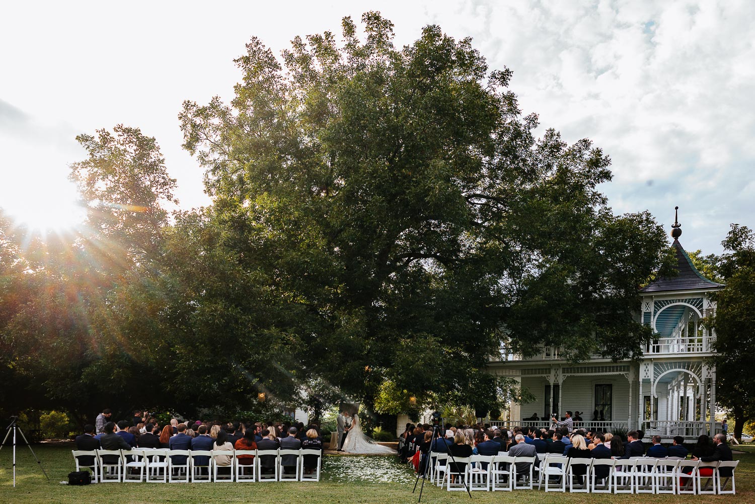 A Jewish ceremony wide shot at Barr Mansion, Texas with a large oak tree