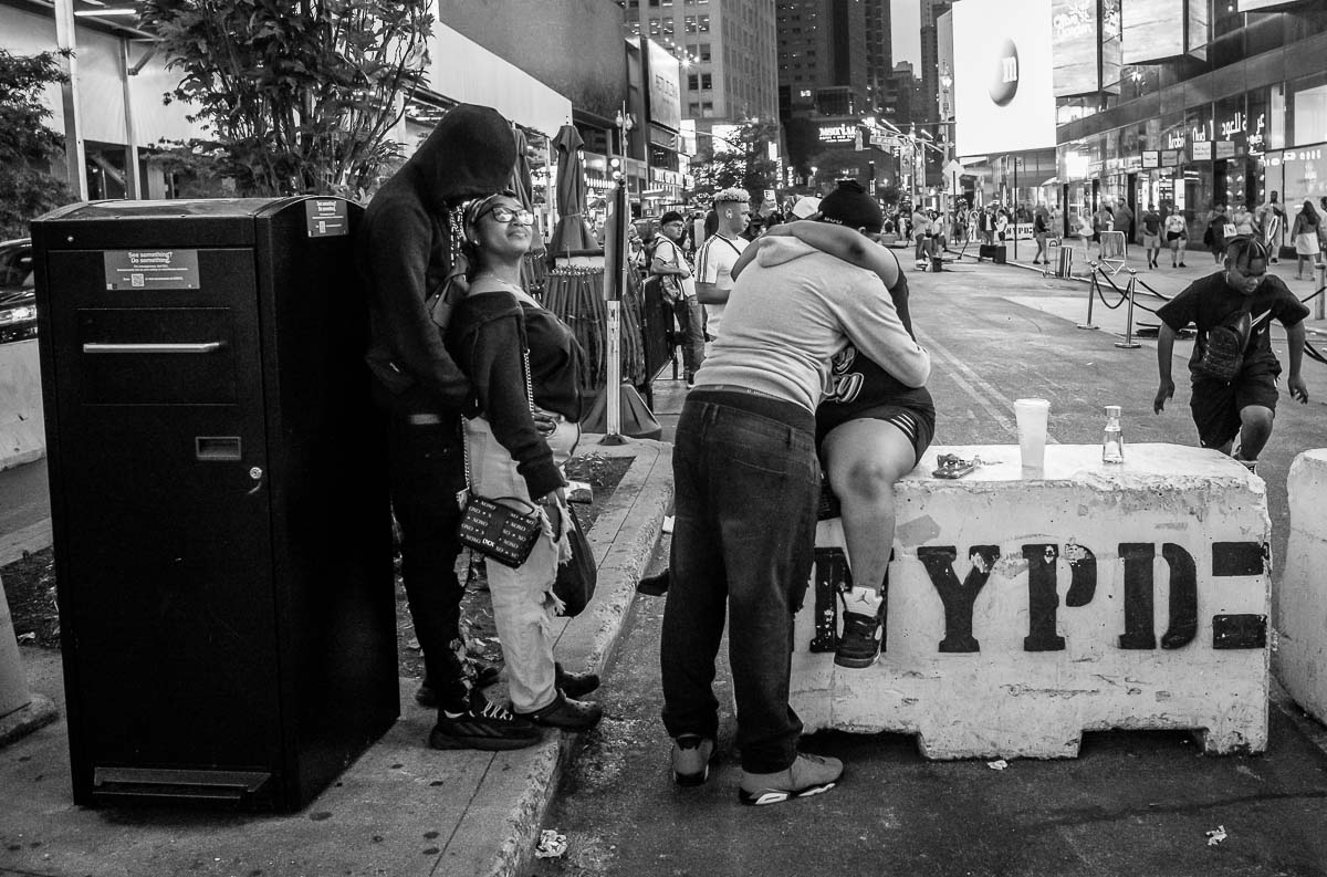 Couple kiss in Times Square. Street photography in New York by Philip Thomas L1000188