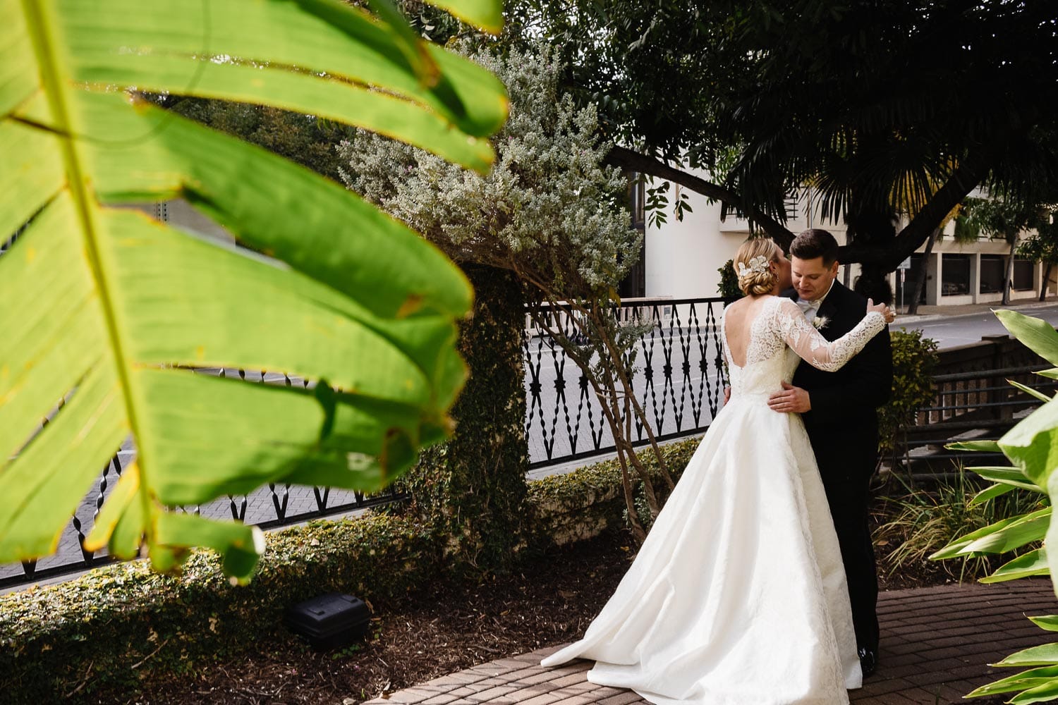 Kelsey and Danembrace after their first look on the grounds of Hotel Havana in San Antonio