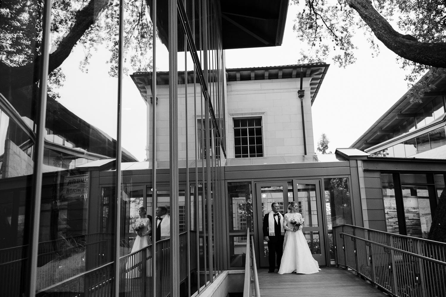 The bride and father line up before wedding ceremony