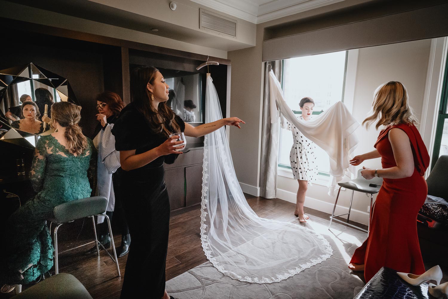 Loran and bridesmaids in a decisive moment at St Anthony Hotel San Antonio Texas -0386-L1003507