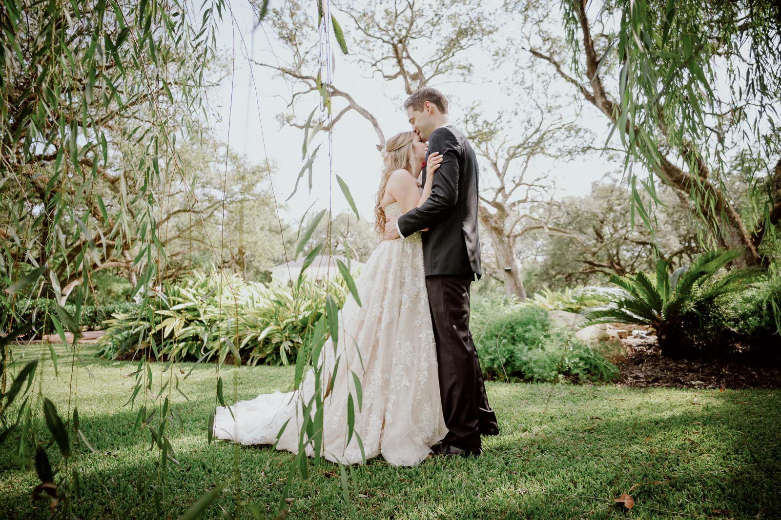 Texas Leica Wedding Photographer-- THE SPRINGS-Magnolia Manor-Angleton-- Philip Thomas