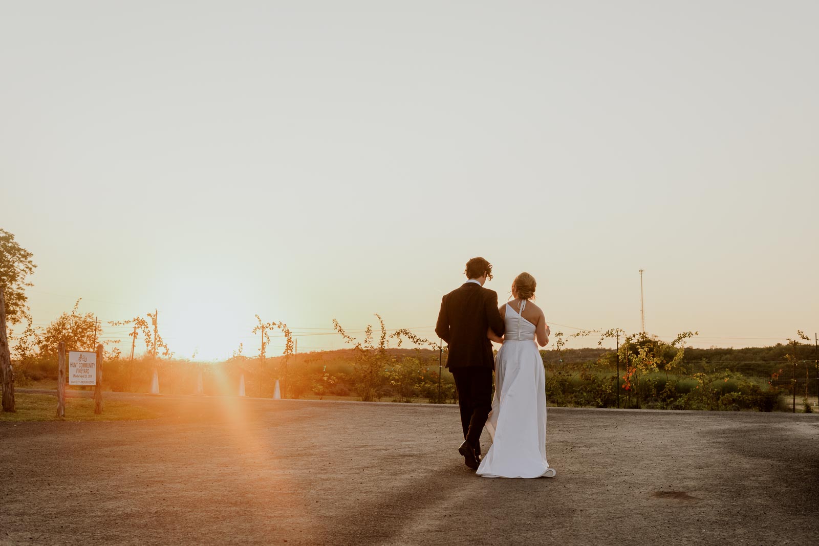 Wedding at Grace and David first met at a lakehouse in Dallas, and recently tied the knot at Bridget's Basket, in Hunt, Texas.