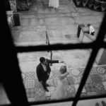 Photograph from above looking for the windows of the couple practicing their first dance has to rooms San sits on the wall