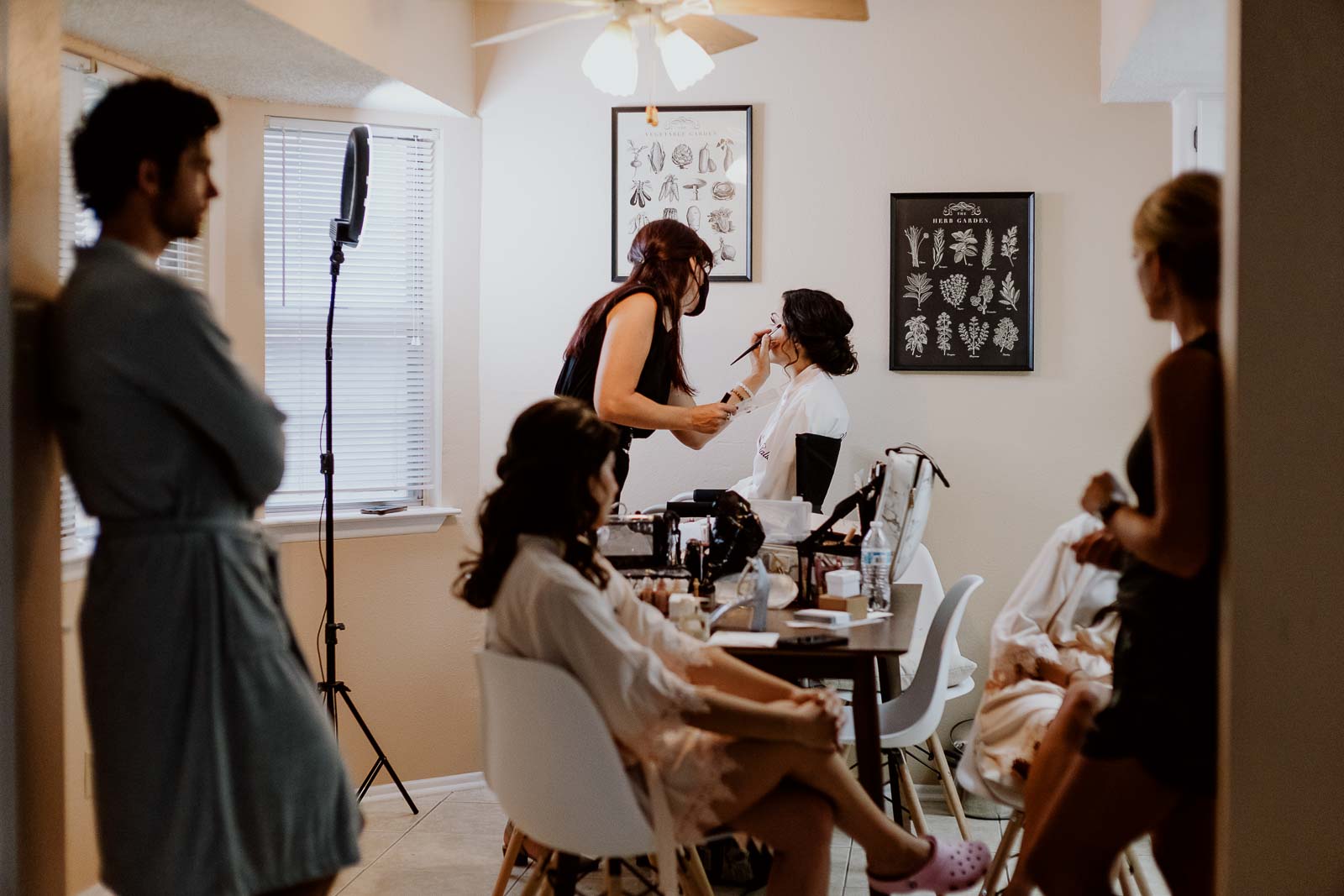 San Antonio wedding photographer Philip Thomas bride getting ready