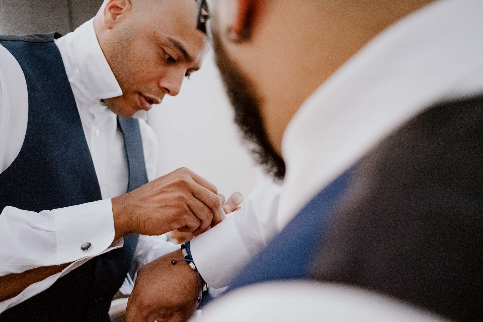 San Antonio wedding photographer Philip Thomas bride getting ready