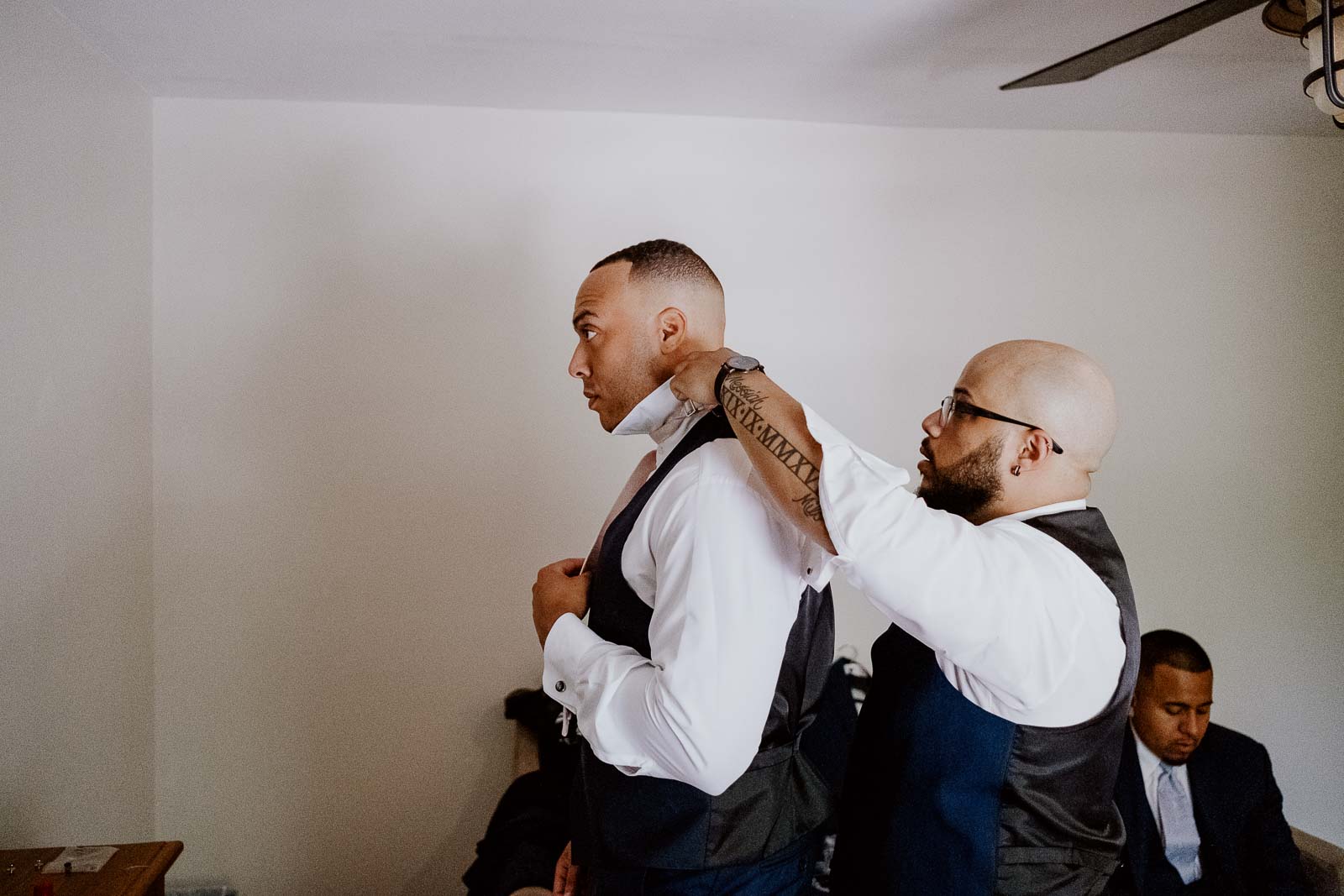 San Antonio wedding photographer Philip Thomas bride getting ready