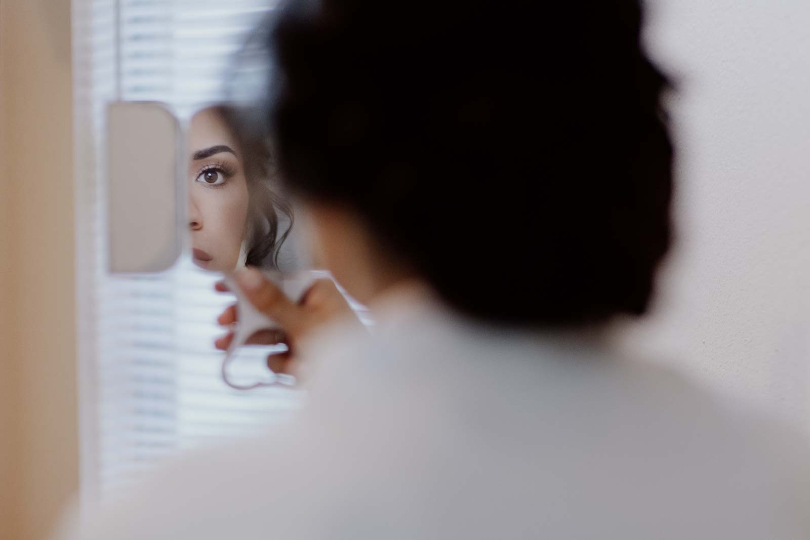 San Antonio wedding photographer Philip Thomas bride getting ready