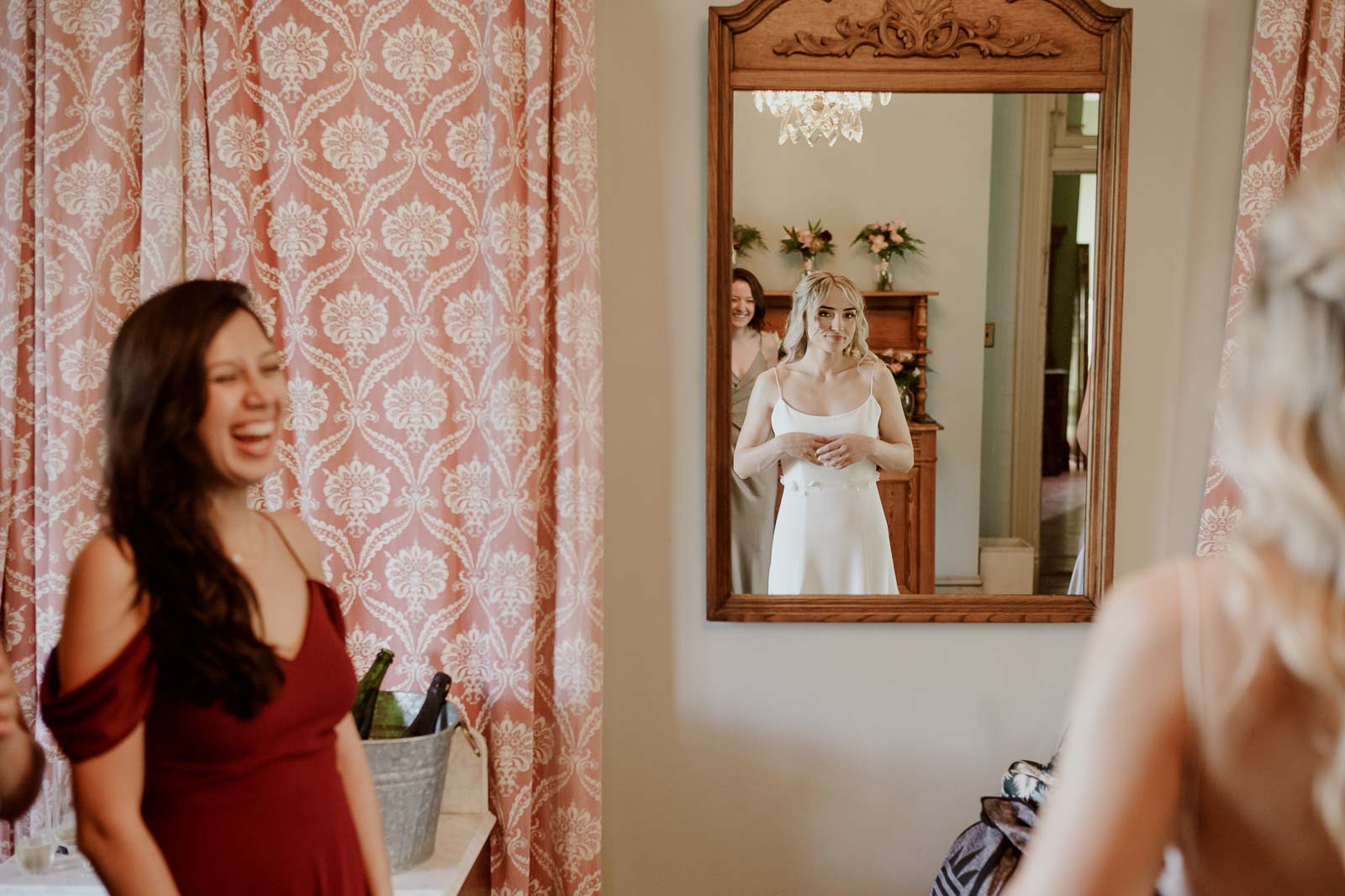 The bride look in the mirror at Barr Mansion