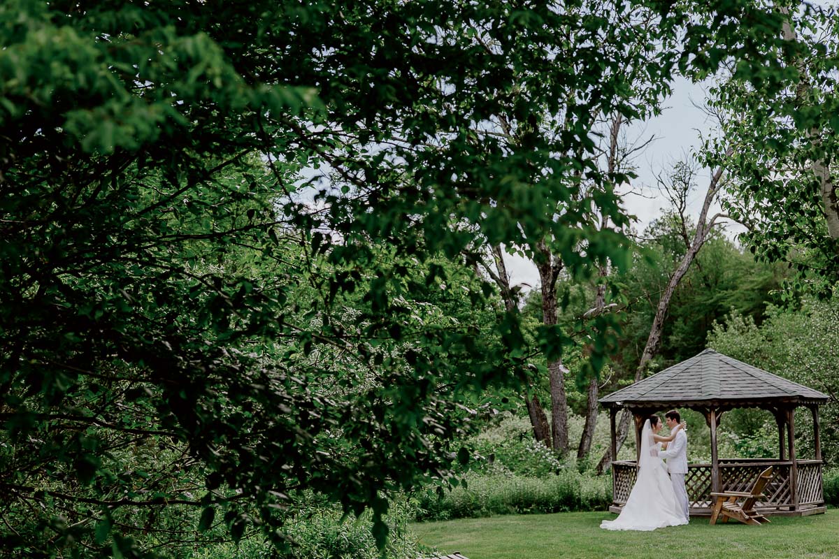 077 The DeBruce Iin Livingston Manor wedding ceremony and reception in New York Leica photographer Philip Thomas Photography