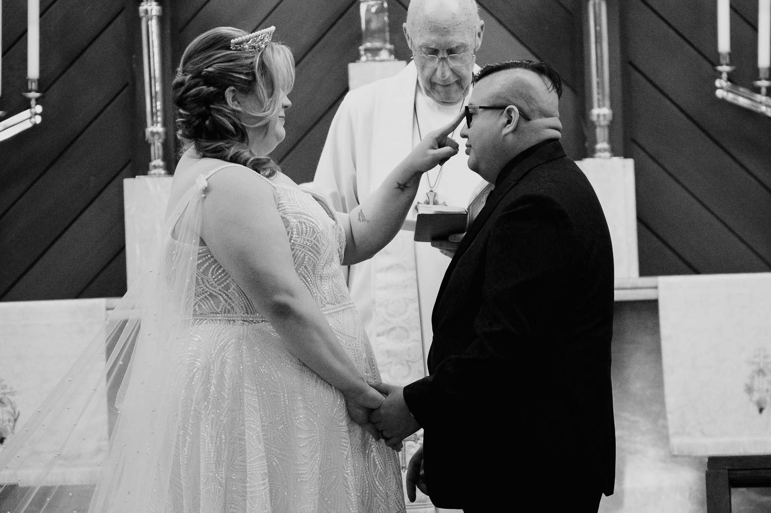 019 Wedding ceremony Redeemer Lutheran Church San Antonio Wedding photographer Phiilip Thomas
