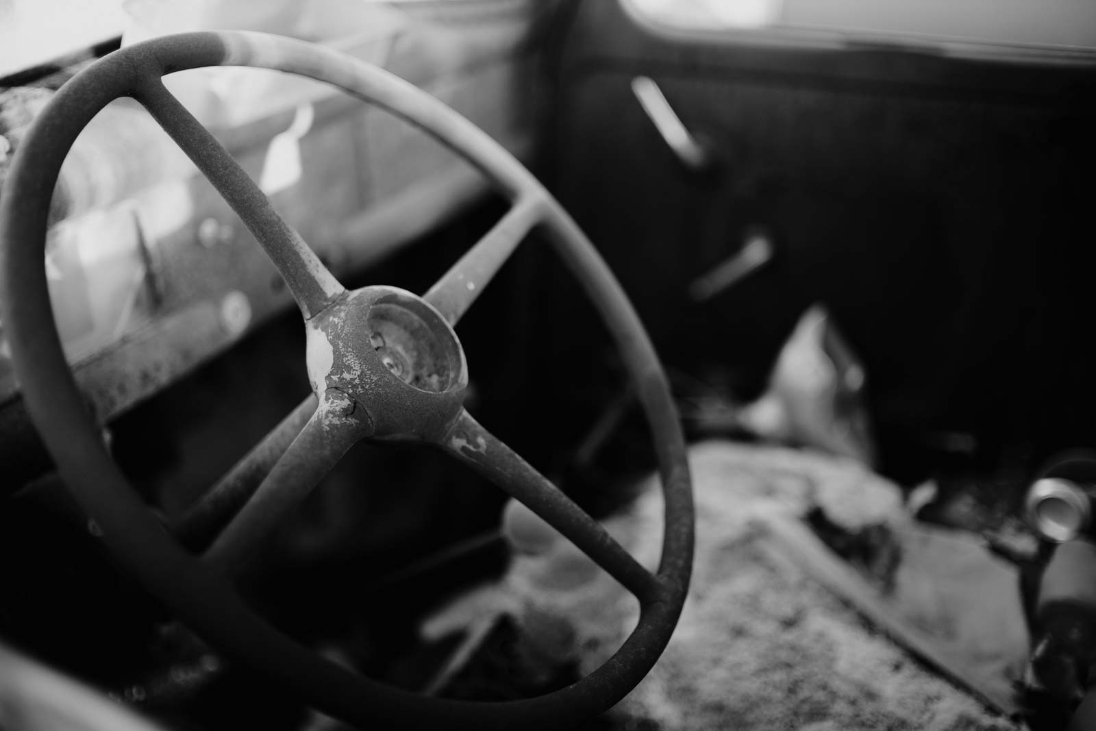 An rusty steering wheel found in Helotes, Texas. LM102297