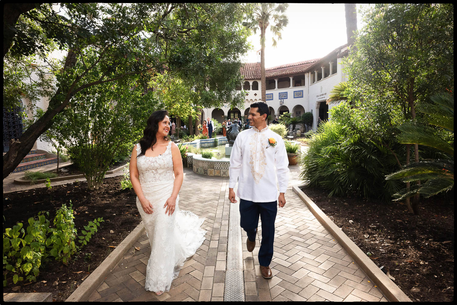 22 McNay Art Museum Wedding Ceremony Philip Thomas wedding photographer L1110020 Edit