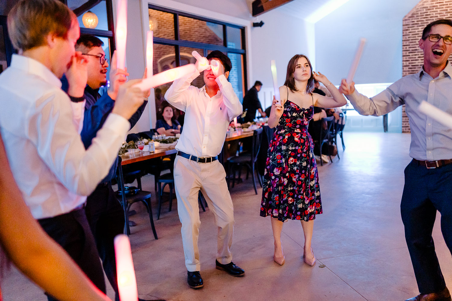 Guests dancing with light sticks.
