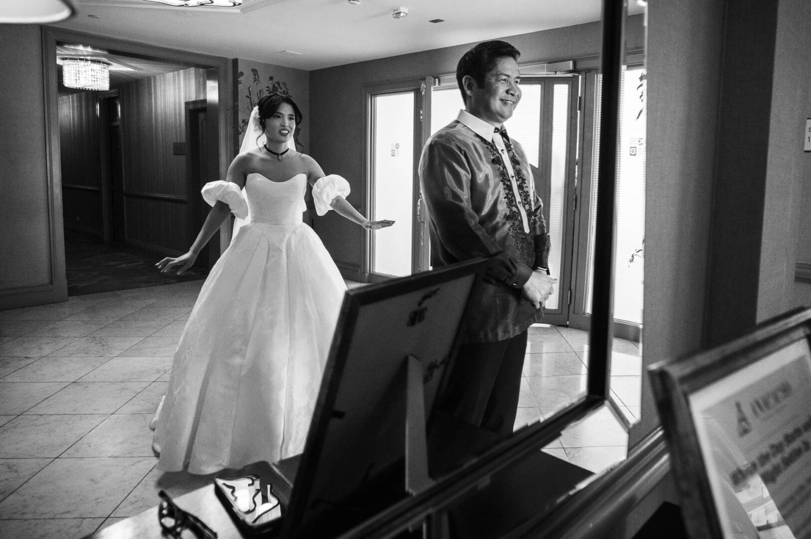 Noreena & Robert's Elegant Wedding at San Fernando Cathedral 5 04 St Anthony Hotel San Antonio getting ready wedding Philip Thomas L1005596