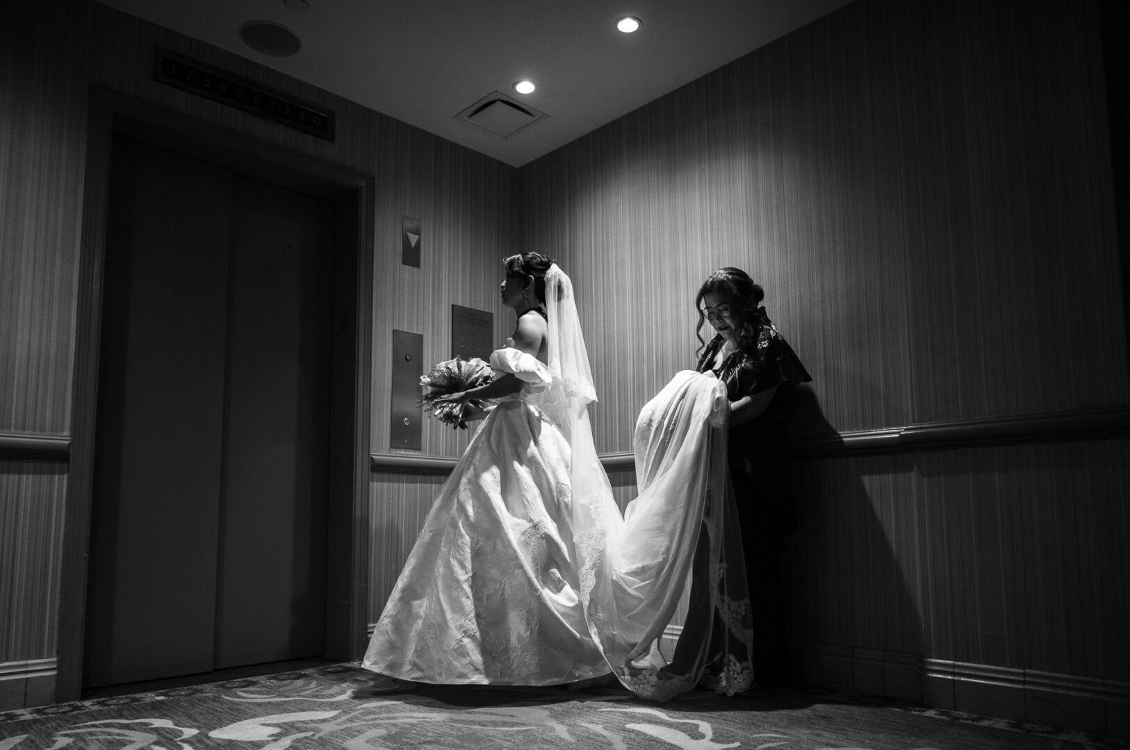 06 St Anthony Hotel San Antonio getting ready wedding Philip Thomas L1005659