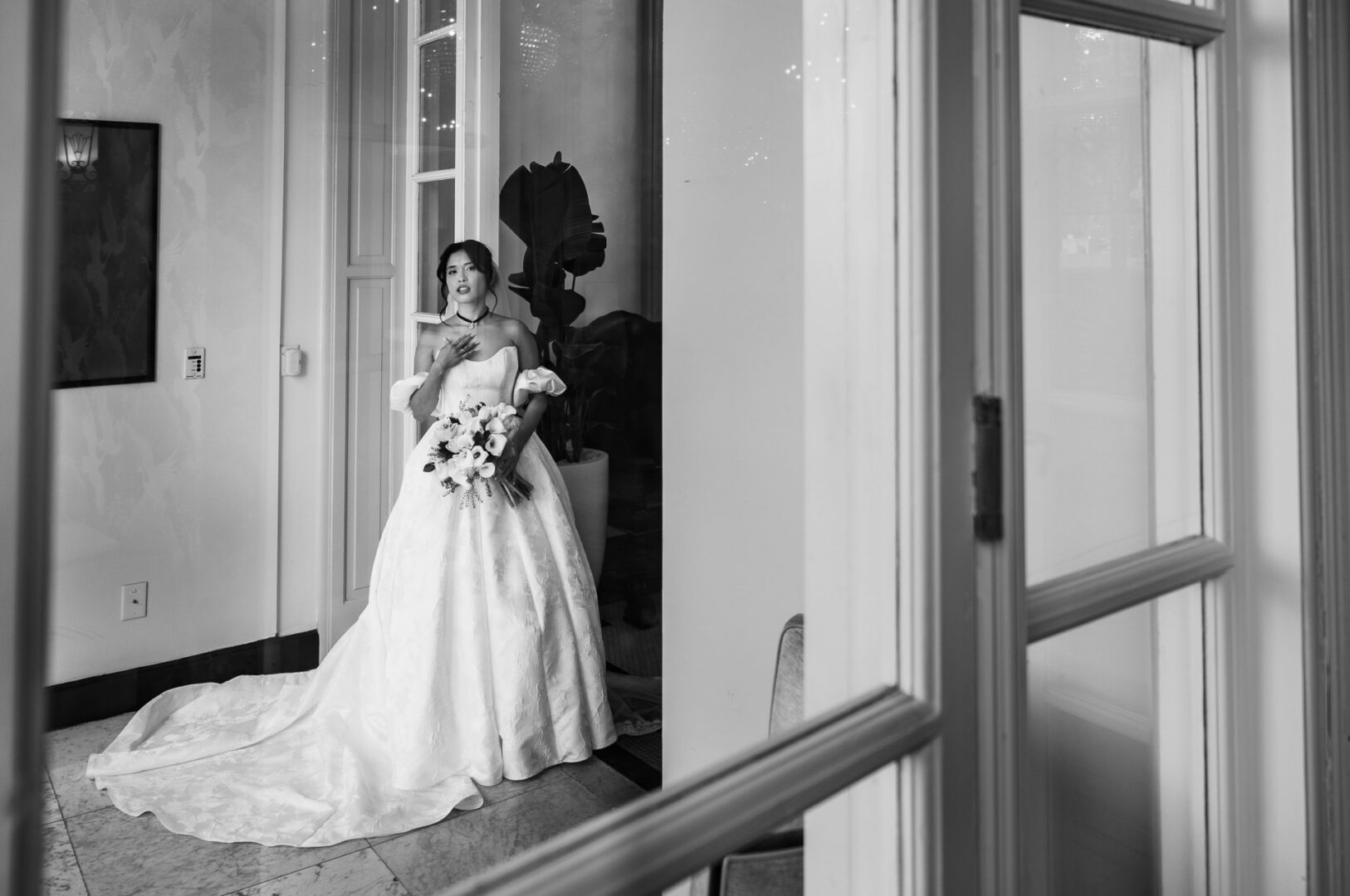 Noreena & Robert's Elegant Wedding at San Fernando Cathedral 8 07 St Anthony Hotel San Antonio getting ready wedding Philip Thomas L1005681